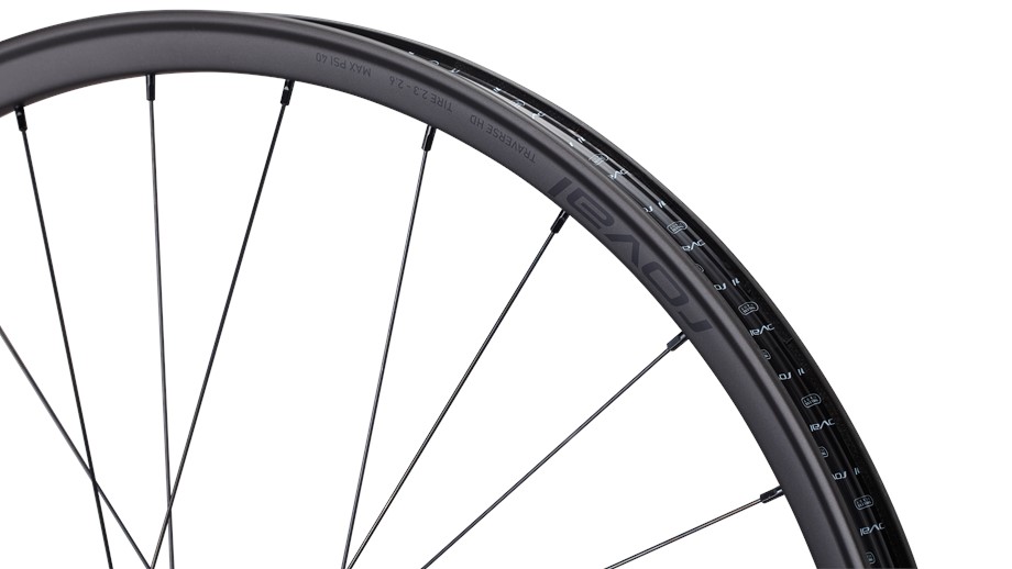 Specialized TRAVERSE HD i9 1/1 Satin Carbon / Gloss Black - 29 Front 28H