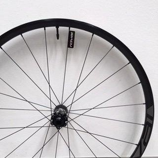 Specialized WHL MY16 TRAVERSE, 27.5, FRONT, ALLOY, 15X110MM, DISC, 6-BOLT, 24H (LFM07-110) - BLACK W/ CHARCOAL DCL Whl My16-17 Roval Traverse 650b Front Wheel With 110 Mm Hub Charcoal Graphic